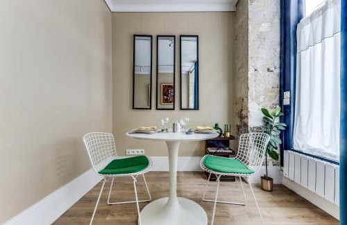 Quartier du Gros-Caillou Apartment | Retro Color - Rénové proche de Tour Eiffel