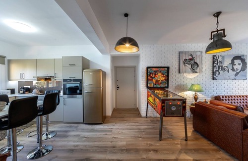 Germasogeia Apartment | Retro Deluxe 2 Bedroom Apartment, 4th floor, two minutes on foot from the beach