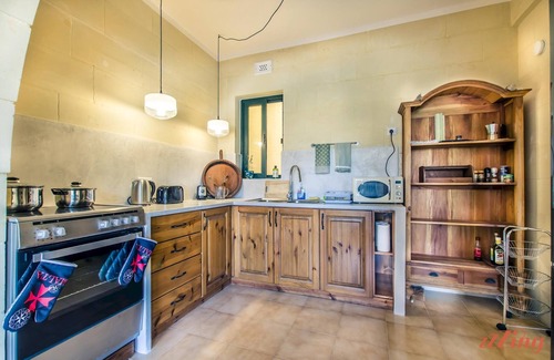 Xlendi House | Retro Designer Homelike Apartment - Close to Beach