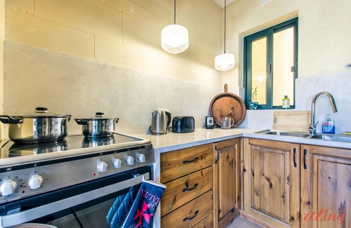 Xlendi House | Retro Designer Homelike Apartment - Close to Beach