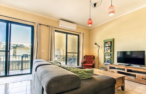 Xlendi House | Retro Designer Homelike Apartment - Close to Beach