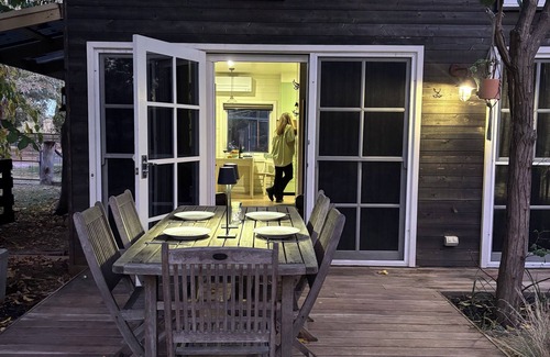 Wallington Cottage | Retro Dog Friendly Farm Cottage near Ocean Grove with pet donkeys! New listing!