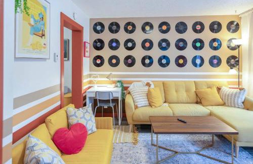 Ramsay House | Retro Glam in Ramsay Walk to Stampede Grounds