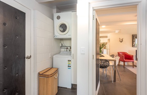 Mount Pleasant House | Retro living - with an edge