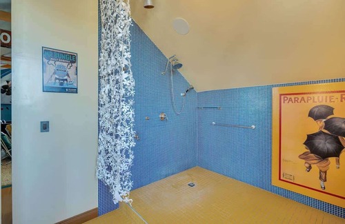 Faubourg Marigny Bed & Breakfast | Retro Loft | Walk-in Shower | Pool & Balcony