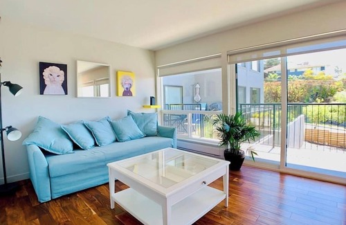 West Queen Anne Apartment | Retro meets Modern-Walkable & Mins to Attractions