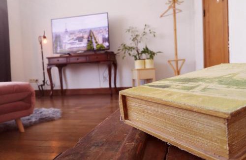 Namur Apartment | Retro Parisian Apartment - 2 Persons - Spacious 75m2 and fully equipped - IN city center
