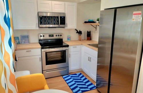 Three Rivers House | Retro River Casita -Waterfront, BBQ, Gameroom, Views 😍, 1 min to Sequoia Gate.