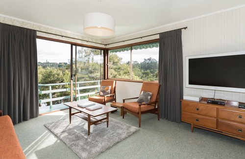Kerikeri House | RETRO RIVER RETREAT - KERIKERI HOLIDAY HOME, with pool in Kerikeri