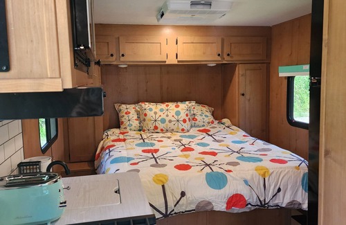 Smith House | Retro RV with Wi-Fi and air conditioning located directly on Clinch River