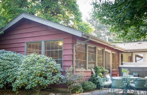 Lake Morton-Berrydale Cabin | Retro Studio Cabin on a LAKE