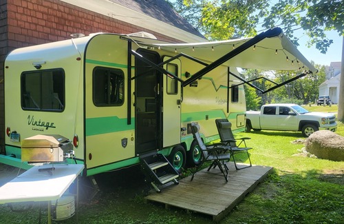 Ellsworth House | Retro-Style Modern Camper, 2 Hours to Acadia & Bar Harbor, Easy Pick-Up Off I-95