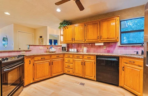Flower Mound Cabin | Retro Time Capsule - Walk to lake, Fire Pit, Pool Table, Arcade Games, Sleeps 8