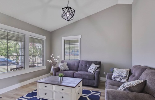 Nampa House | Revamped Gem in the Heart of Nampa Unwind in Style