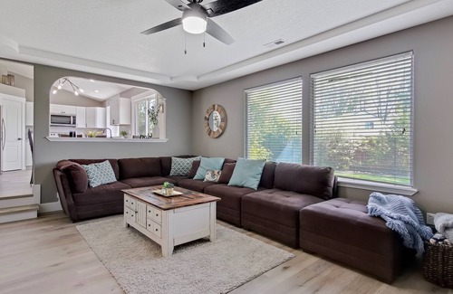 Nampa House | Revamped Gem in the Heart of Nampa Unwind in Style