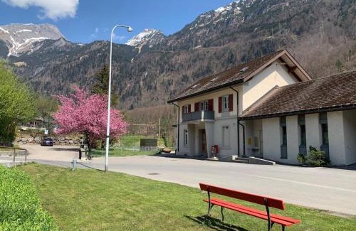 Schwanden House | Revier schlicht und bahnsinnig