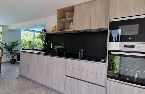 Alzira Apartment | Rez-de-chaussée Indépendant Dans Belle Villa , Quiétude Assurée!