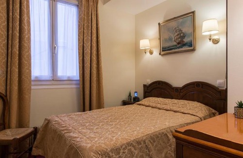 Daun Penh House | Reza Guest House & Restaurant