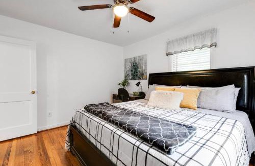 Richmond House | RF Central location w fenced backyard FIRE-PIT