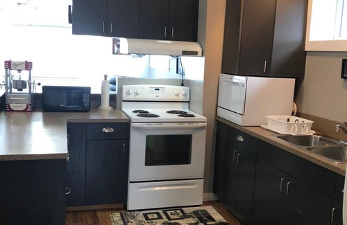 Blairmore House | RheLi Amazing Vacation Rentals - Blairmore, Crowsnest Pass