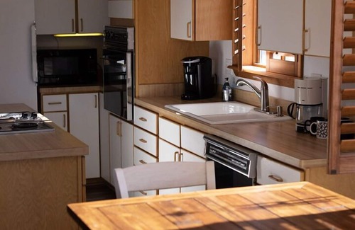 Salida Cabin | Rhode's Hideaway- Dog Friendly, Minutes to Salida, Close to Monarch