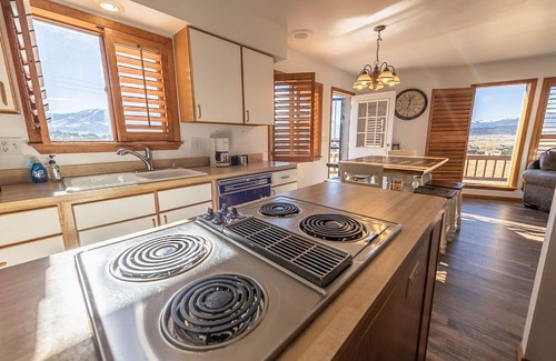 Salida Cabin | Rhode's Hideaway- Dog Friendly, Minutes to Salida, Close to Monarch