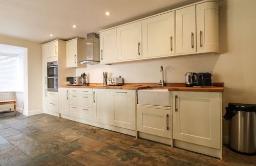 Pen-y-sarn Cottage | RHOS HELYG, pet friendly, luxury holiday cottage in Penysarn