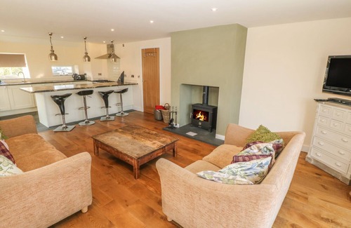Rhyd-y-clafdy Cottage | RHOS Y FOEL COTTAGE, pet friendly, with hot tub in Nefyn