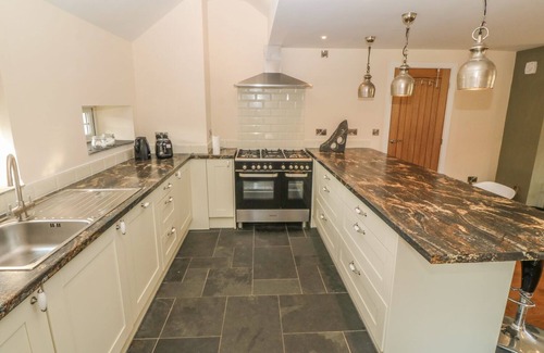 Rhyd-y-clafdy Cottage | RHOS Y FOEL COTTAGE, pet friendly, with hot tub in Nefyn