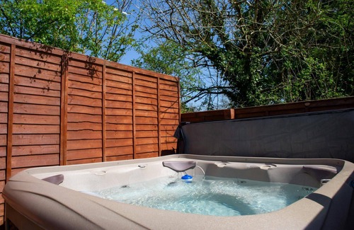 Crosswell Cottage | Rhostwarch Old Farmhouse, Newport