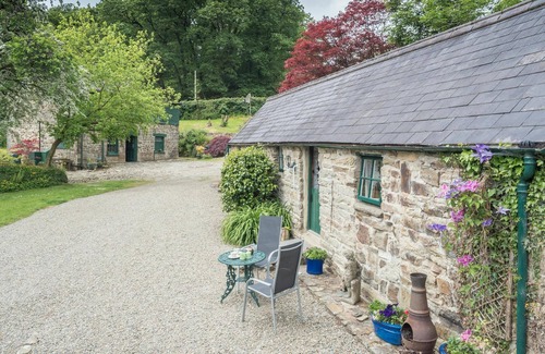 New Moat Cottage | Rhyd y Brown Cottage, Llys Y Fran