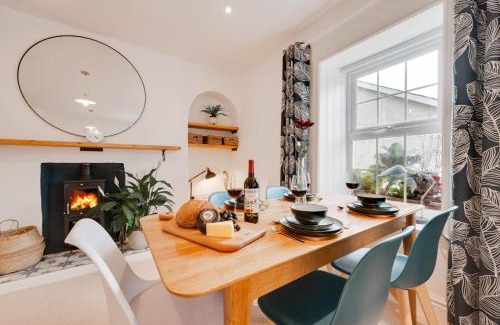 Aberaeron House | Rhyd y Fen