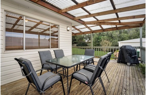 Rhyll House | Rhyll Quiet oasis within walking distance to the shops and the beach
