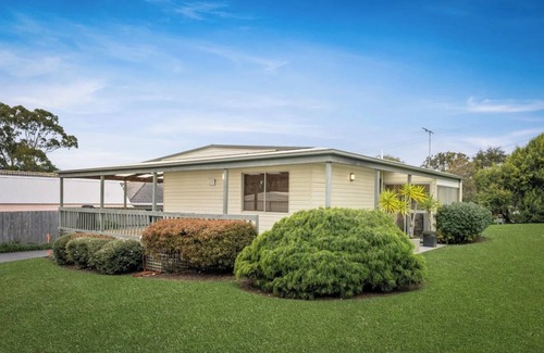 Rhyll House | Rhyll Quiet oasis within walking distance to the shops and the beach
