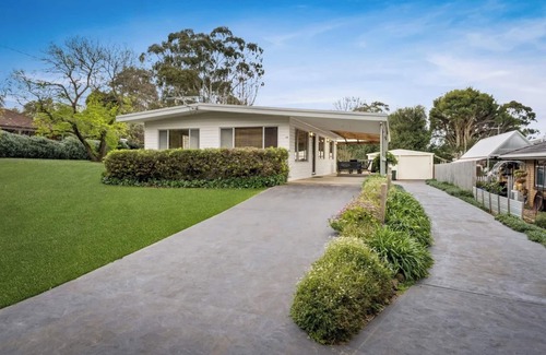 Rhyll House | Rhyll Quiet oasis within walking distance to the shops and the beach