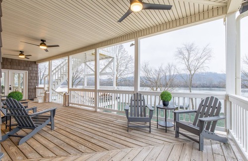 Ashland City House | Rhythm on the River- Private Dock - Game room & more!