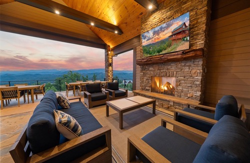 Gatlinburg - Pigeon Forge House | Rhythm & Views | 15,000 Sq Ft Luxury Estate w/Karaoke Studio, Swim Spa, Theater & Epic Views