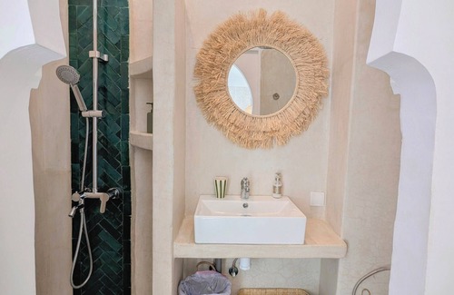Arset El Bilk House | Riad LISA, ideal location in Marrakech Medina, sleeps 6, roof-top