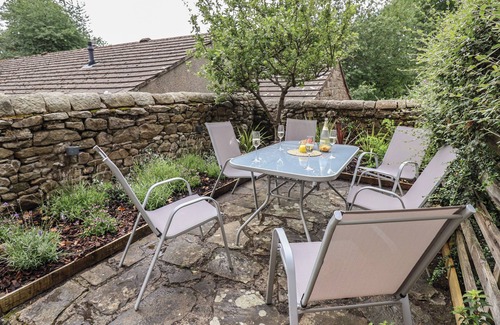 Giggleswick Cottage | RIBBLE COTTAGE, pet friendly, character holiday cottage in Settle