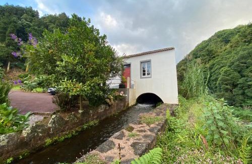 Nordeste Ski Chalet | Ribeira do Guilherme - Watermill house Botanic Garden