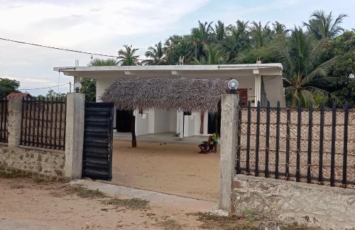 Pottuvil Division 2 Bed & Breakfast | Rice Fields