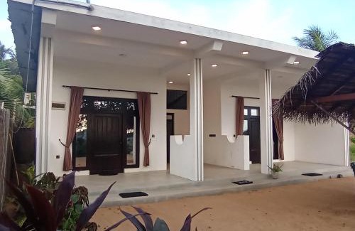 Pottuvil Division 2 Bed & Breakfast | Rice Fields