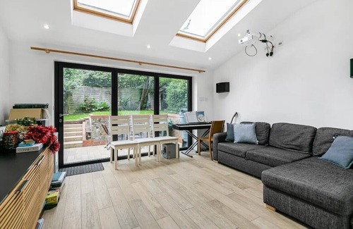 Mortlake House | Richmond Oasis - Pass The Keys