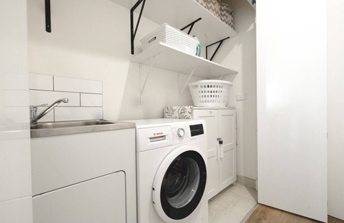 Richmond North Apartment | Richmond Penthouse | Modern 2BR with City Views