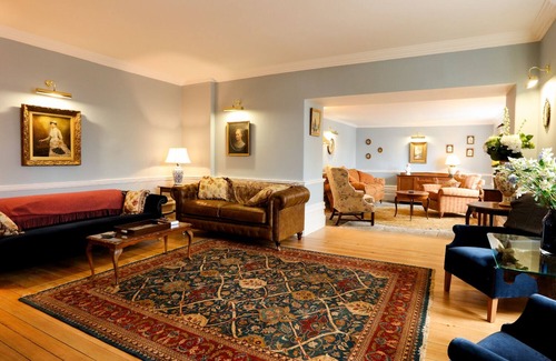 Chapel en le Frith House | RIDGE HALL, pet friendly, with open fire in Chapel-En-Le-Frith