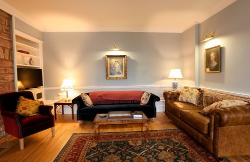 Chapel en le Frith House | RIDGE HALL, pet friendly, with open fire in Chapel-En-Le-Frith