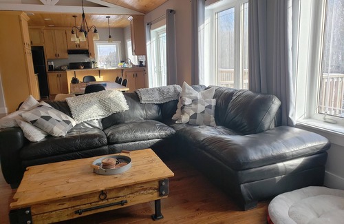 Picton House | Ridge Retreat in the County, minutes from Sandbanks, Picton & Bloomfield