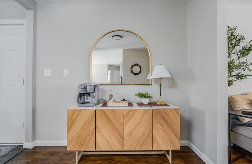 Gahanna House | Ridge Roost: Mid-Century Charm, Modern Comforts near Downtown Gahanna