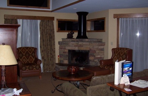 Tahoe Village Resort | Ridge Tahoe Resort 1A (1bdrm suite)