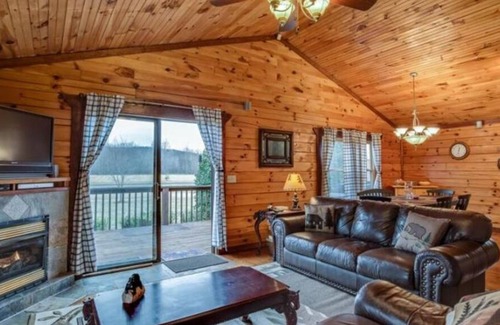 Rutherfordton Cabin | Ridge View Cabin with Fireplace Pet Friendly 2.7 miles from TIEC